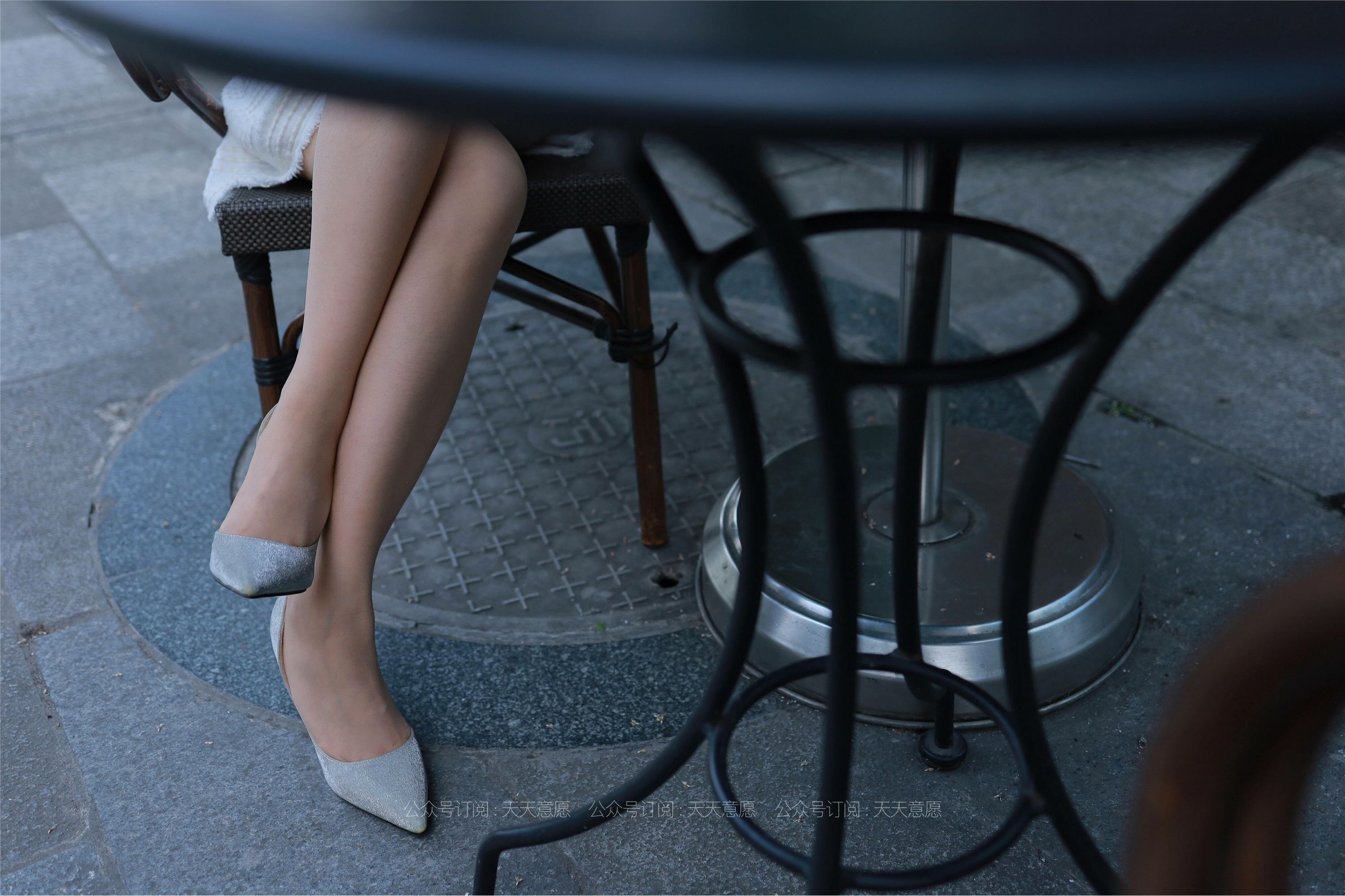 IESS异思趣向 - 模特：小婕《肉丝白裙俏佳人》